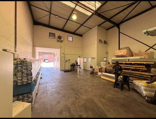 296M² WAREHOUSE TO LET IN BEACONVALE